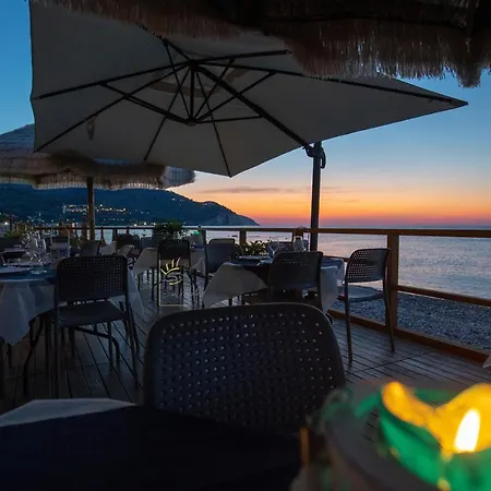 Ulivo Mit Pool Und Privatstrand Mattinata