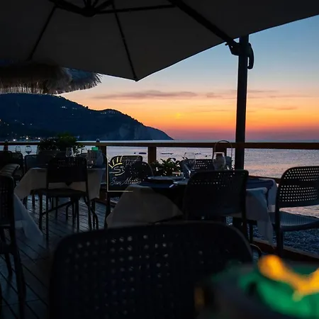 Ulivo Mit Pool Und Privatstrand