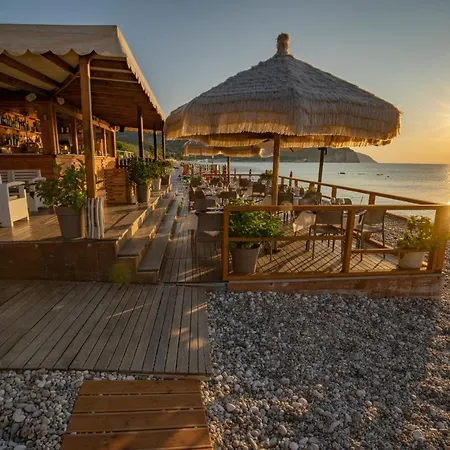 Ulivo Mit Pool Und Privatstrand Mattinata