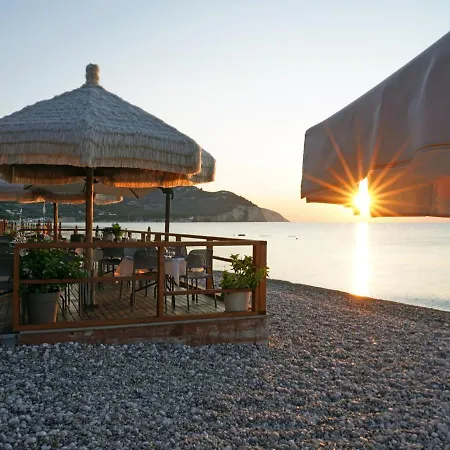 Ulivo Mit Pool Und Privatstrand